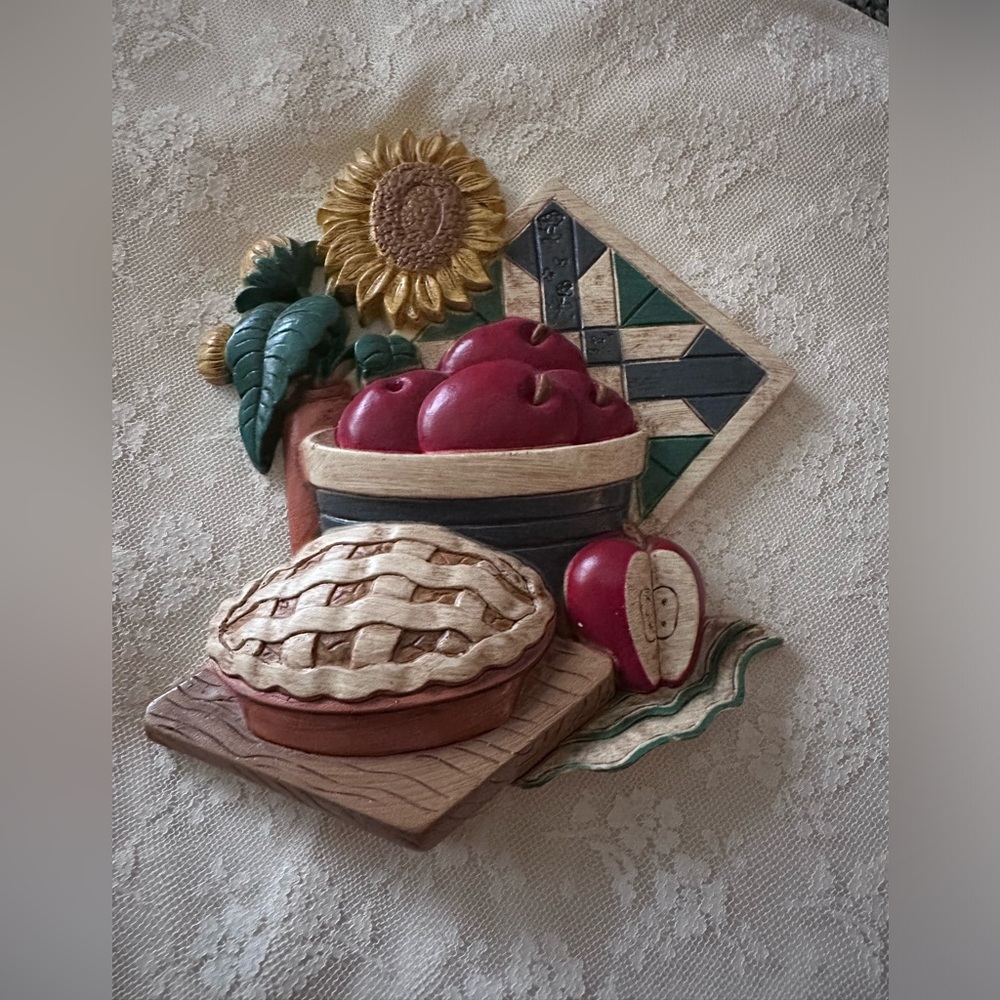 VTG Decorative Plastic Kitchen Wall Art Plaque 3 D 3373-2 - 7 1/2 x 7